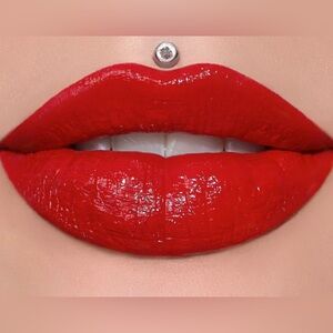 Jeffree star supreme gloss Red Affair
Electric red